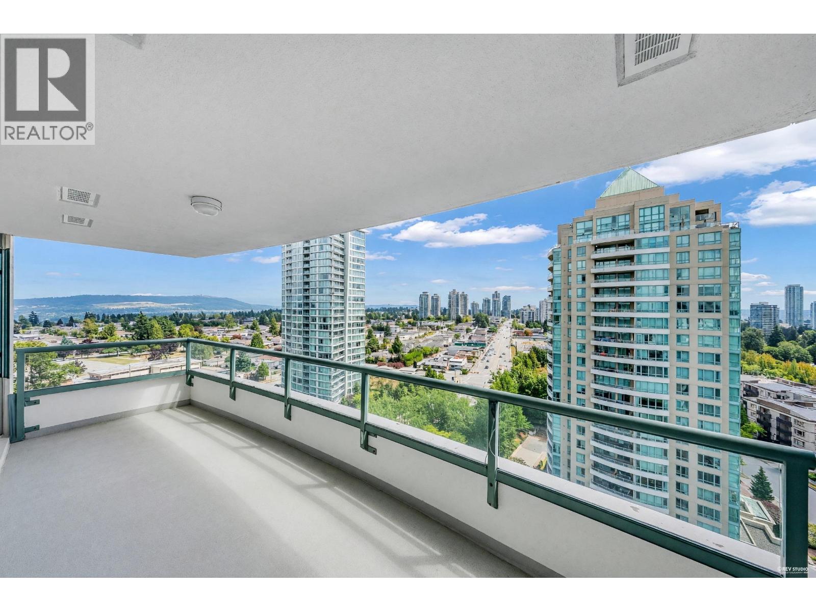 2 Bed, 2 Bath House for Sale in Burnaby – 1702 6611 SOUTHOAKS CRESCENT, Burnaby – MLS# R3148443 - Image 24
