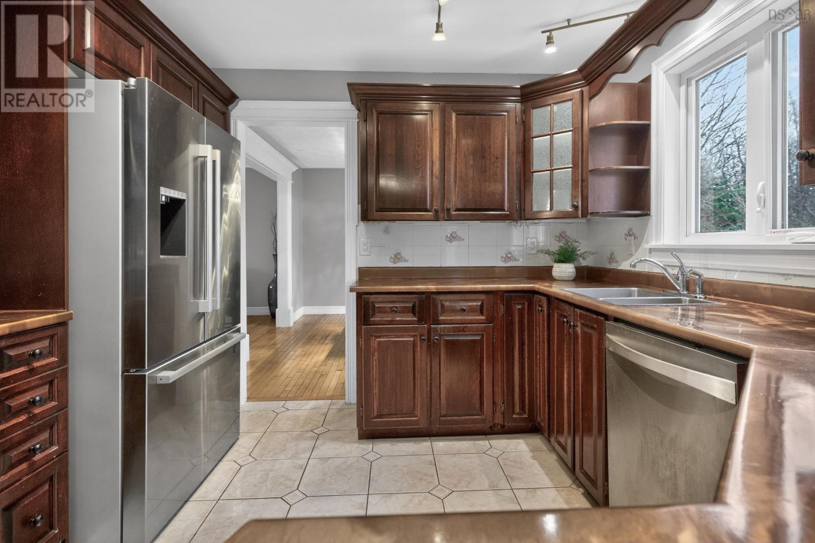 144 Pinewood Crescent - 14