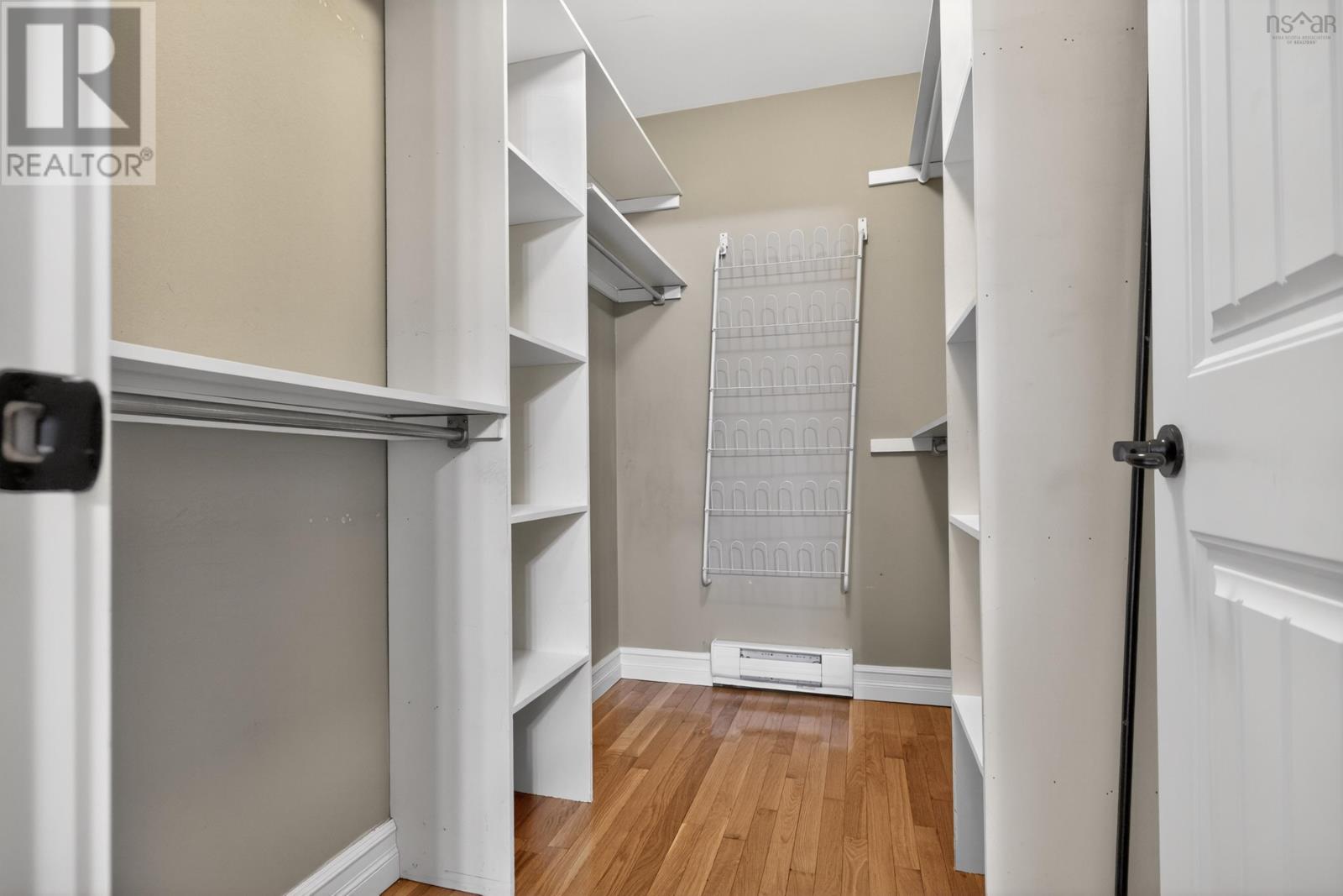 144 Pinewood Crescent - 27