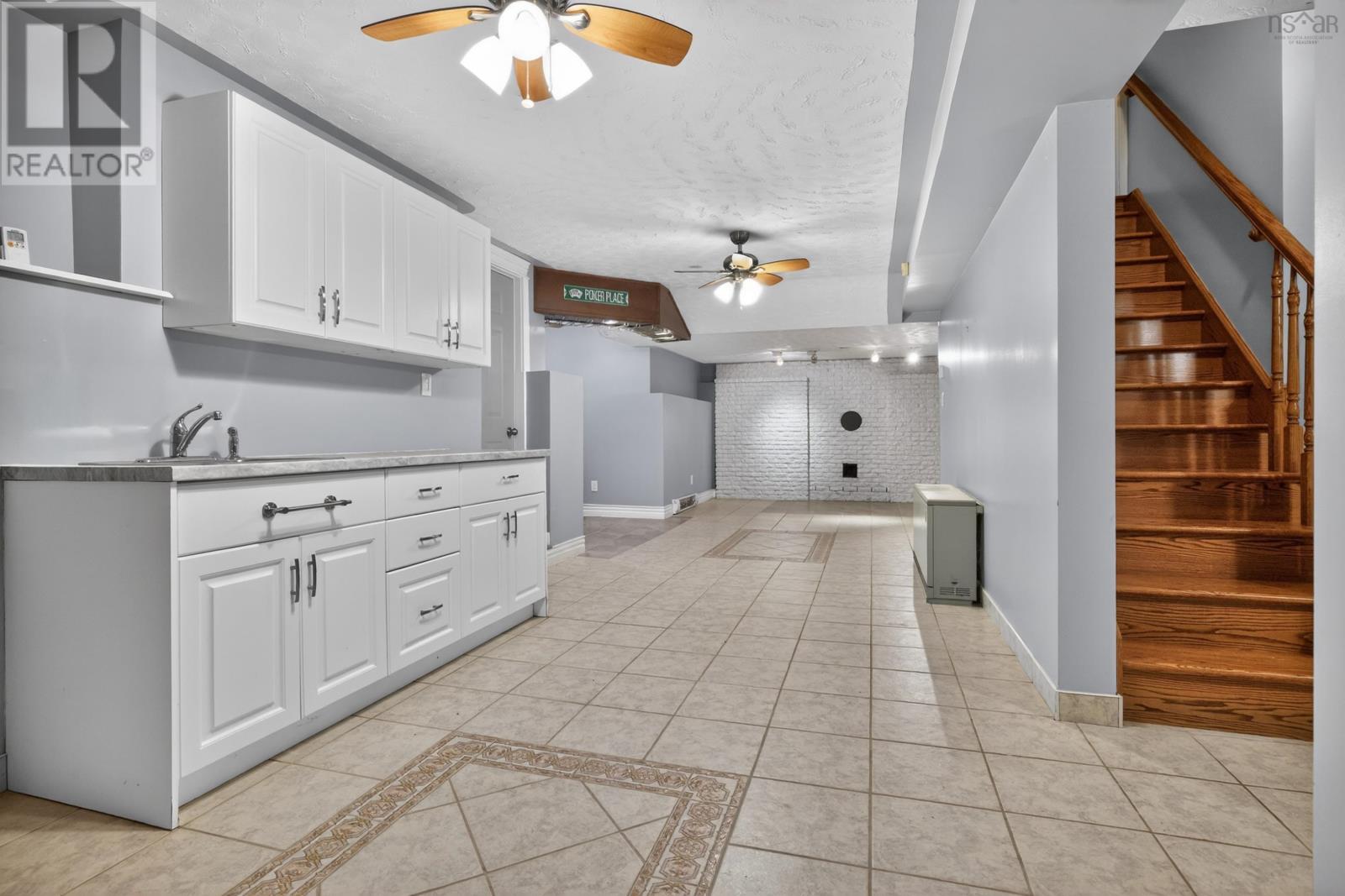 144 Pinewood Crescent - 35