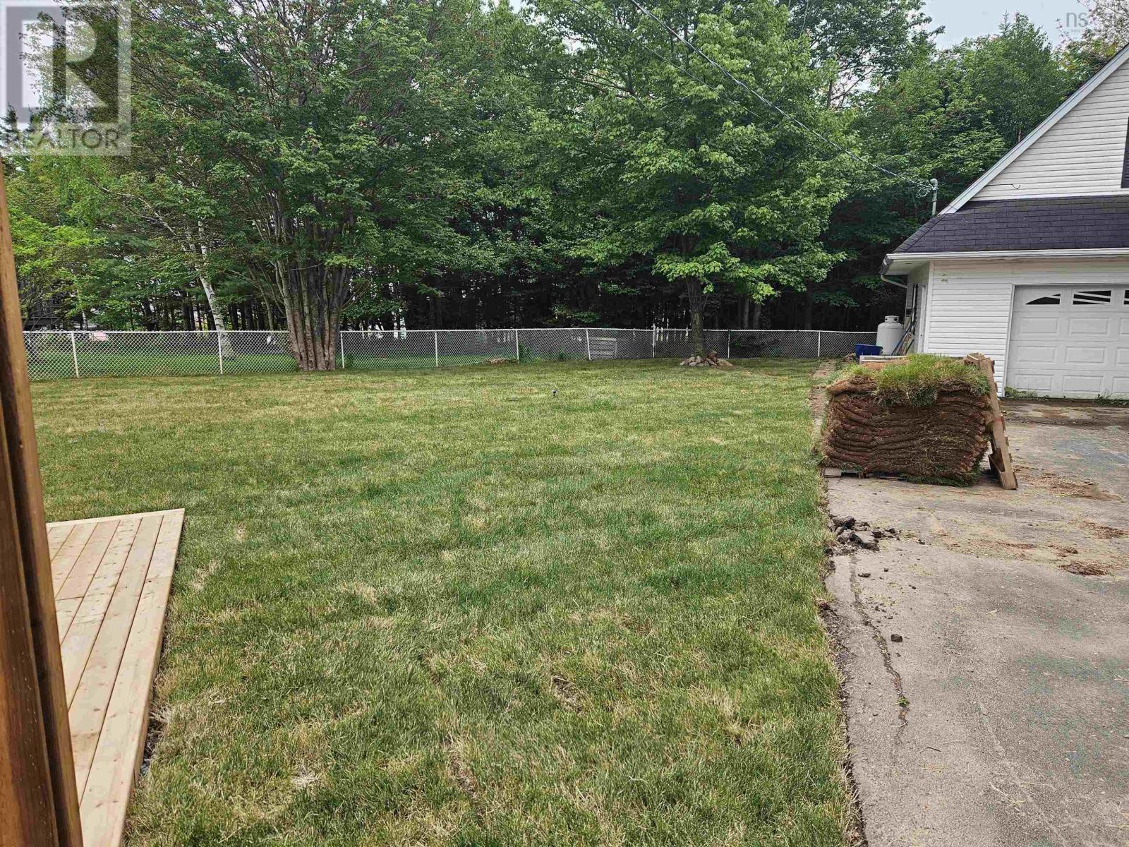 144 Pinewood Crescent - 48