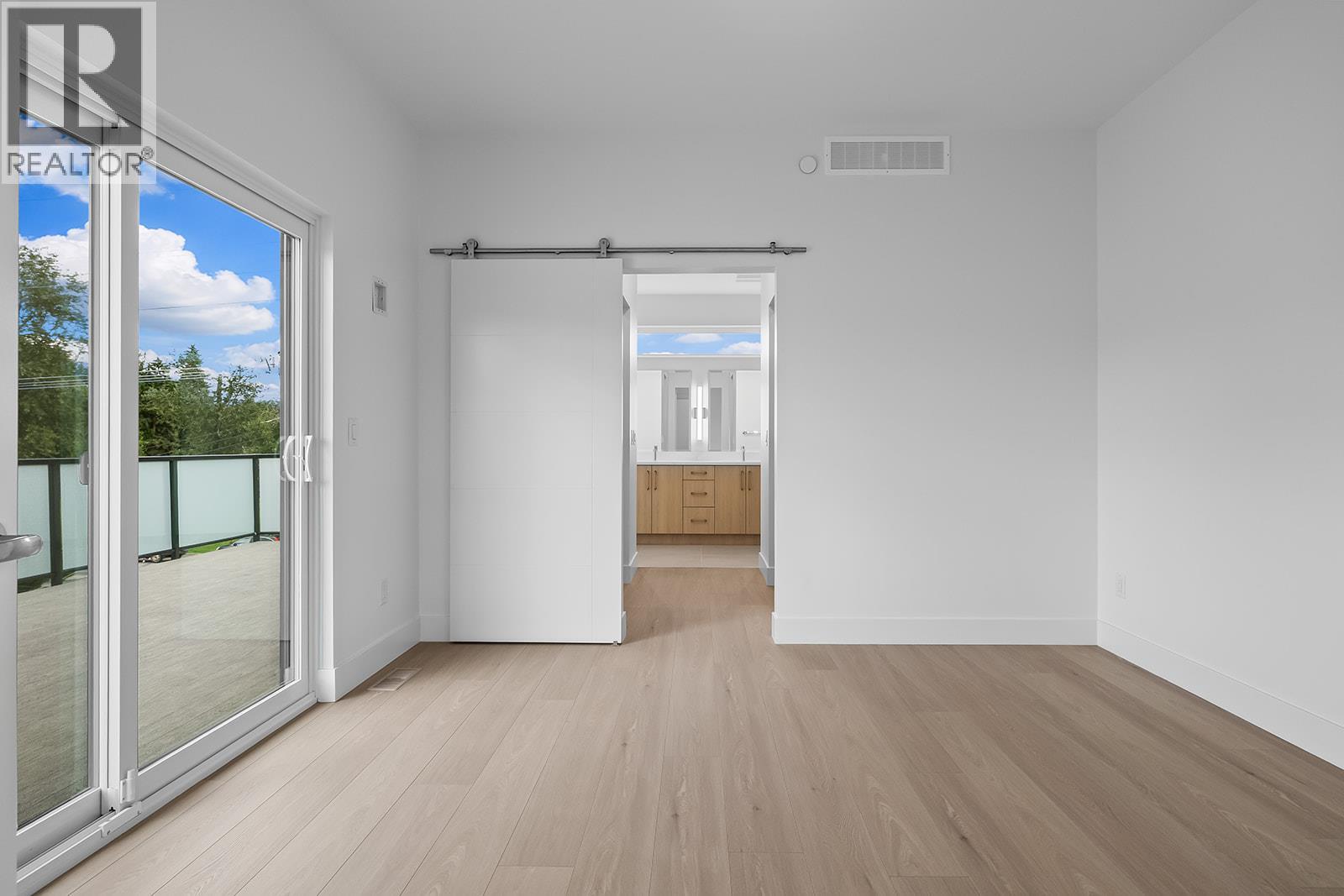 #5 662 Birch Avenue - Image 33