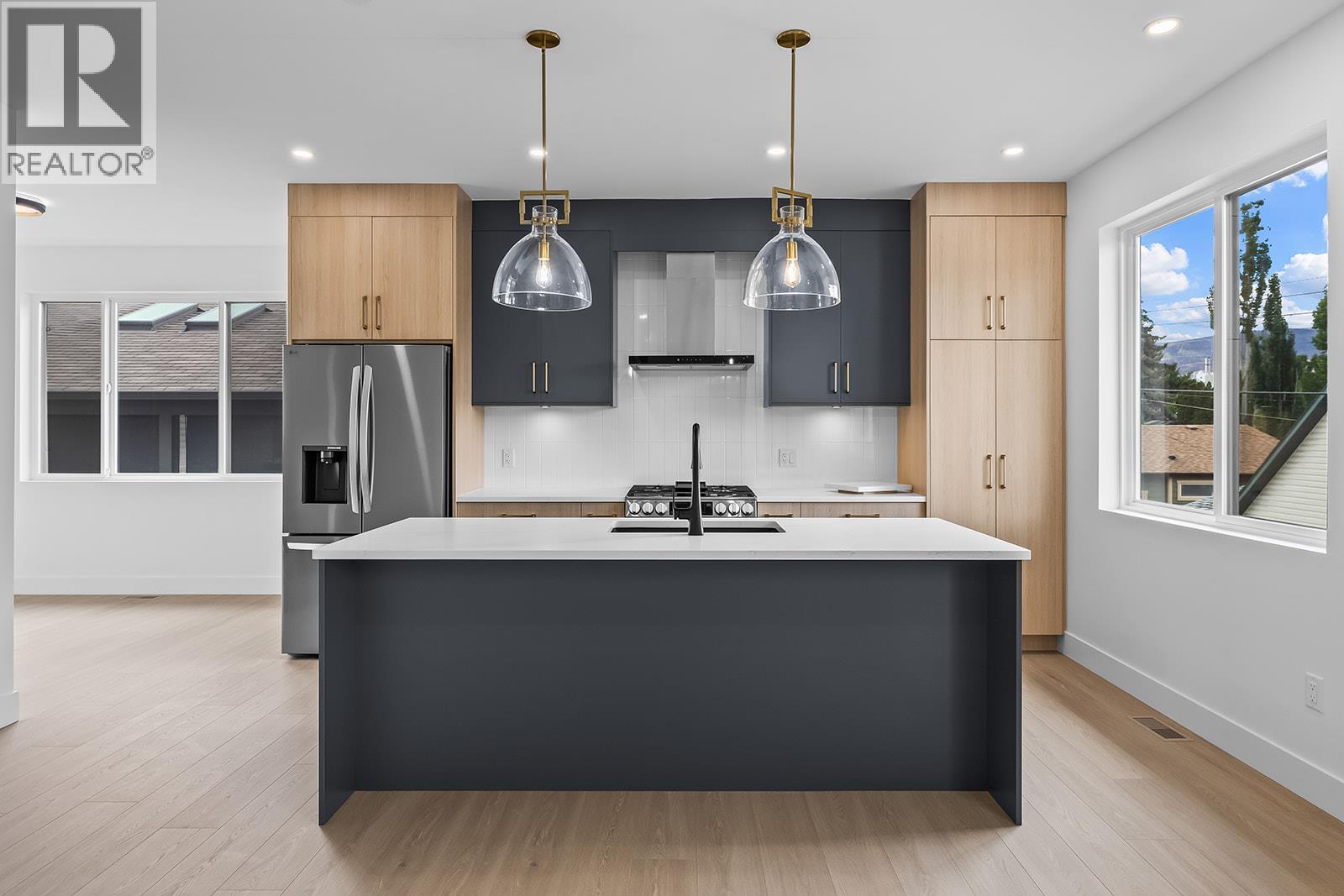#5 662 Birch Avenue - Image 8