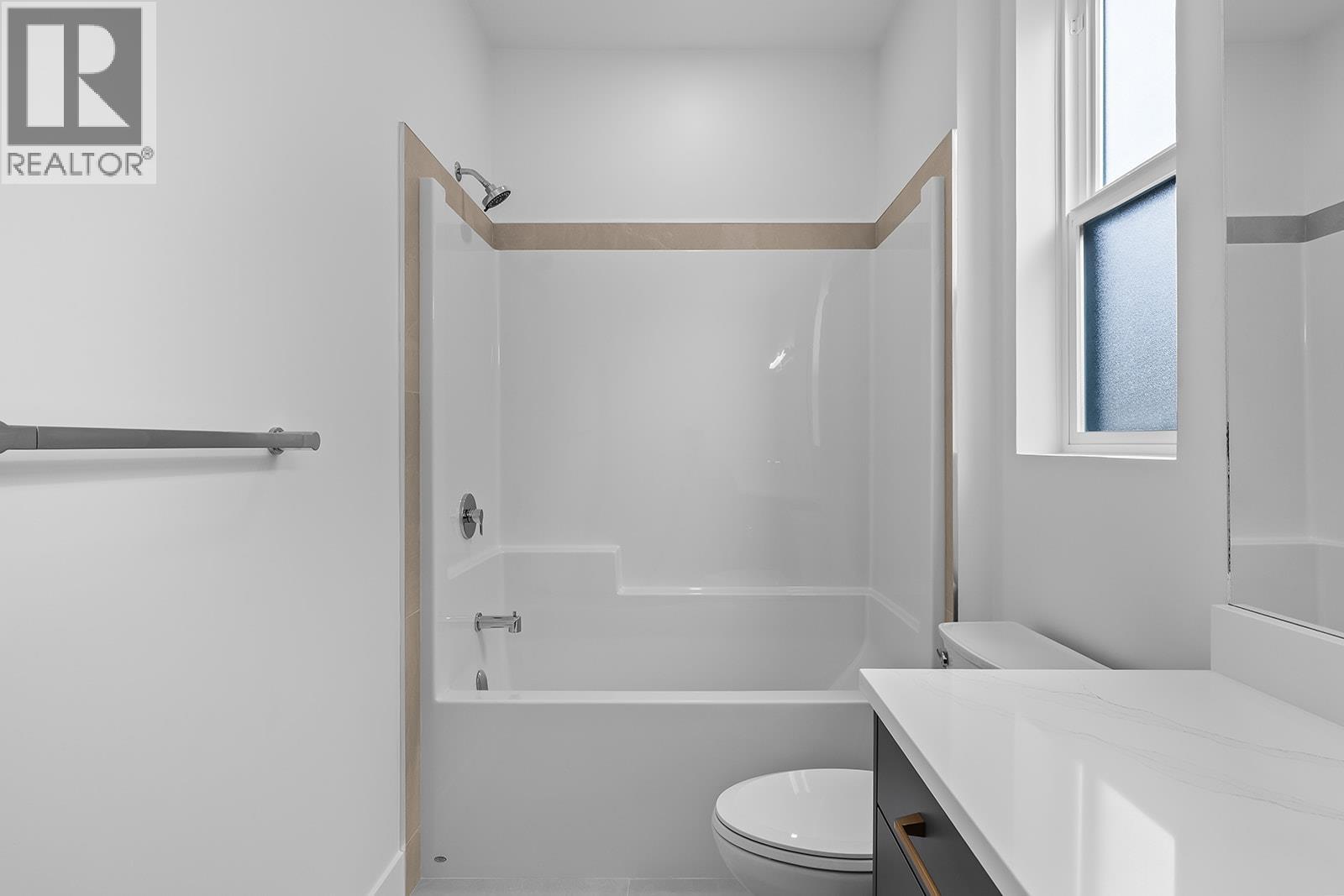 #5 662 Birch Avenue - Image 25