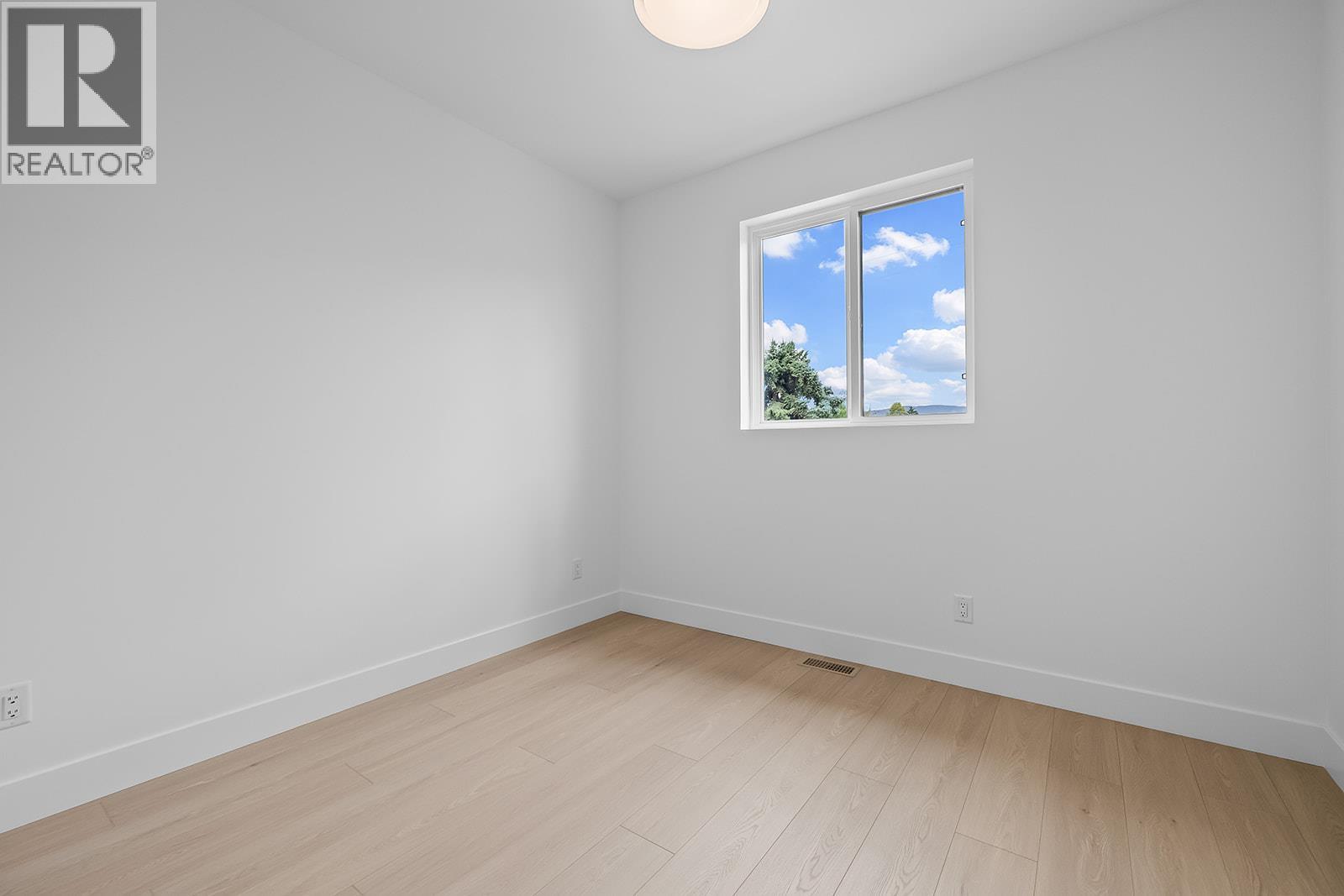#5 662 Birch Avenue - 26
