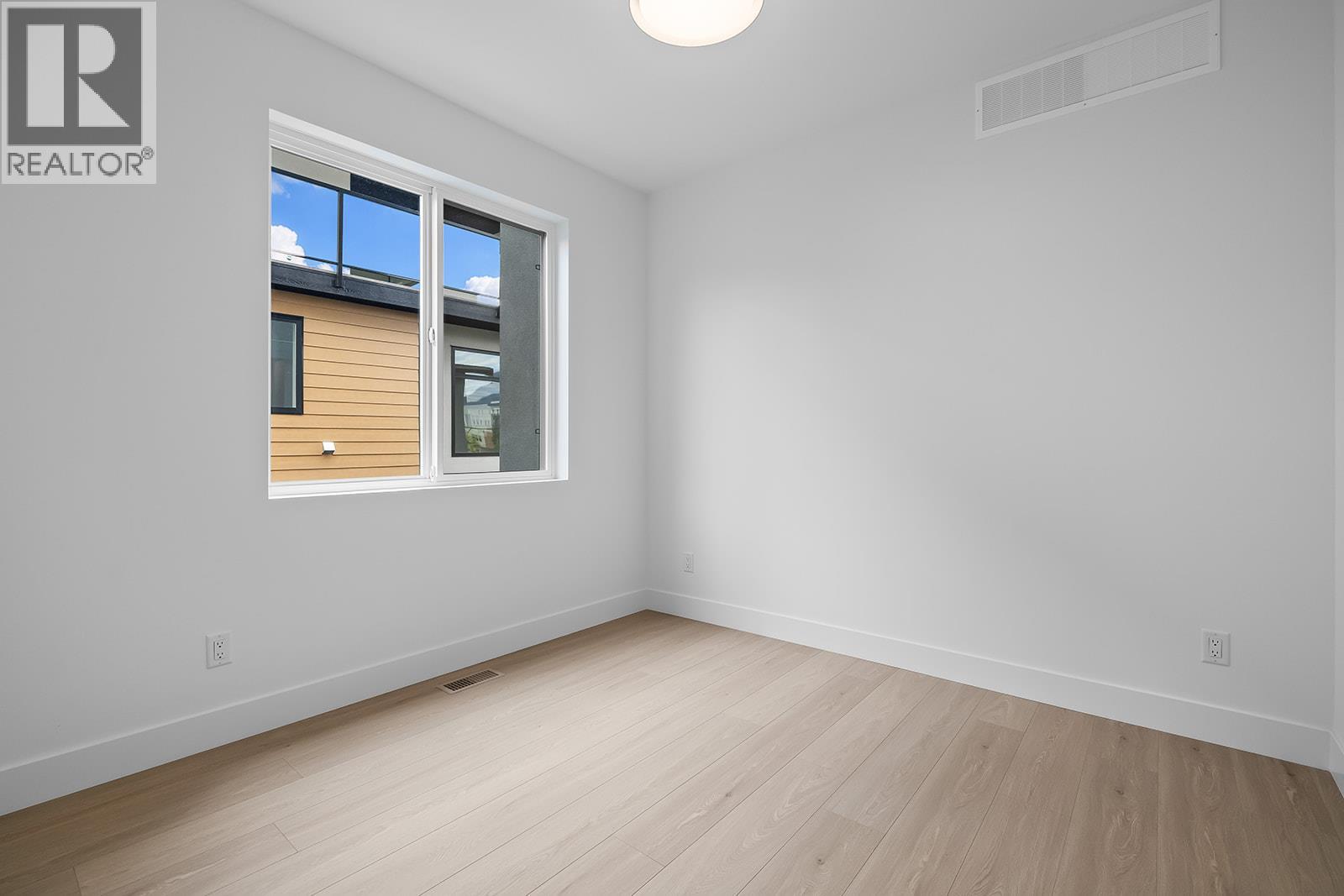 #5 662 Birch Avenue - 21