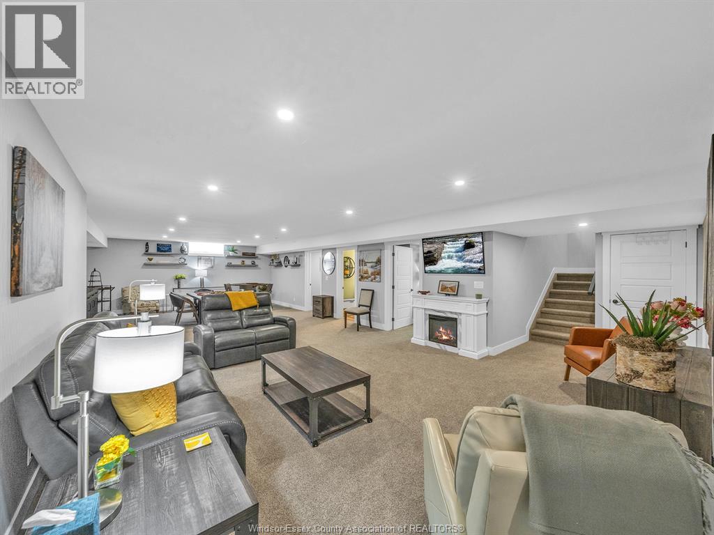 36 MANUEL COURT - 24