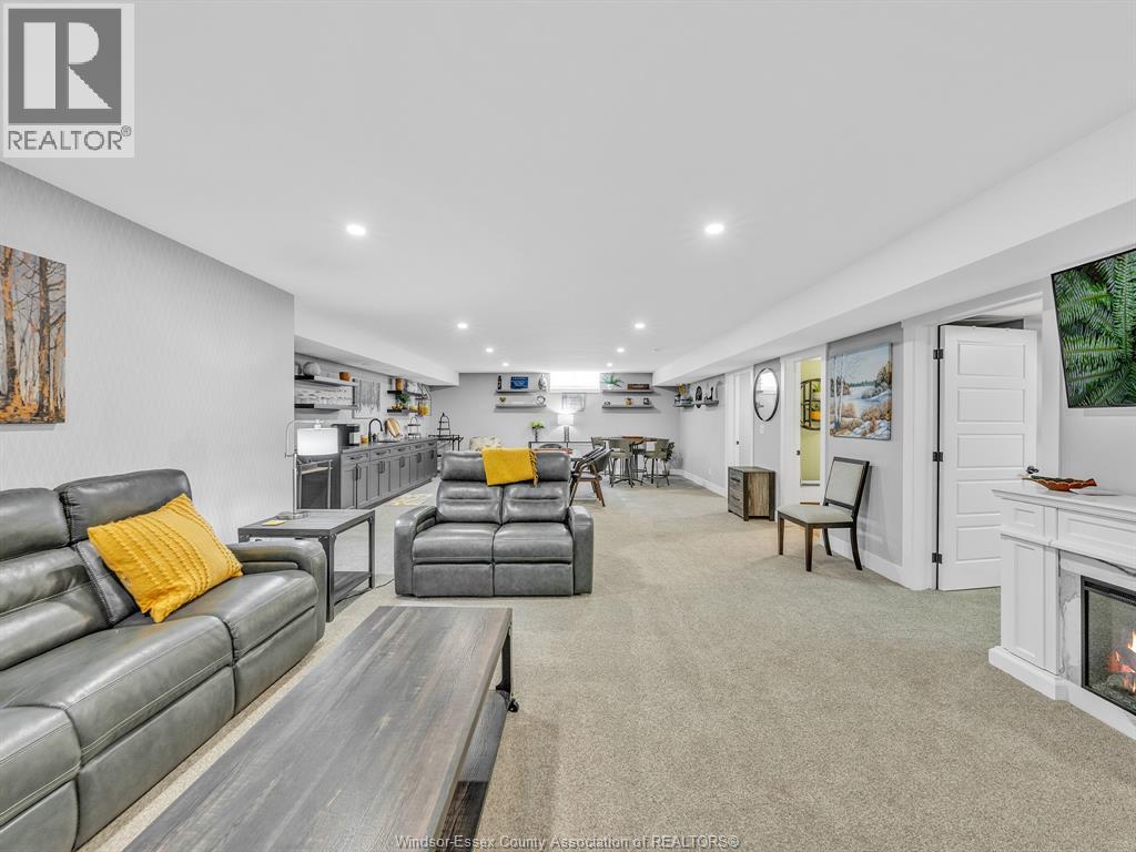 36 MANUEL COURT - 25