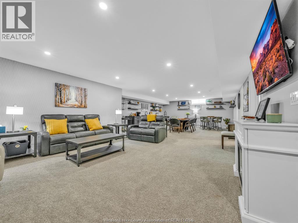 36 MANUEL COURT - 26
