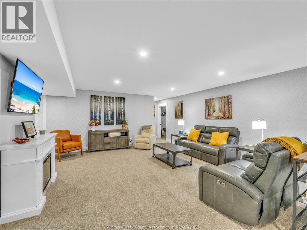 36 MANUEL COURT - 27