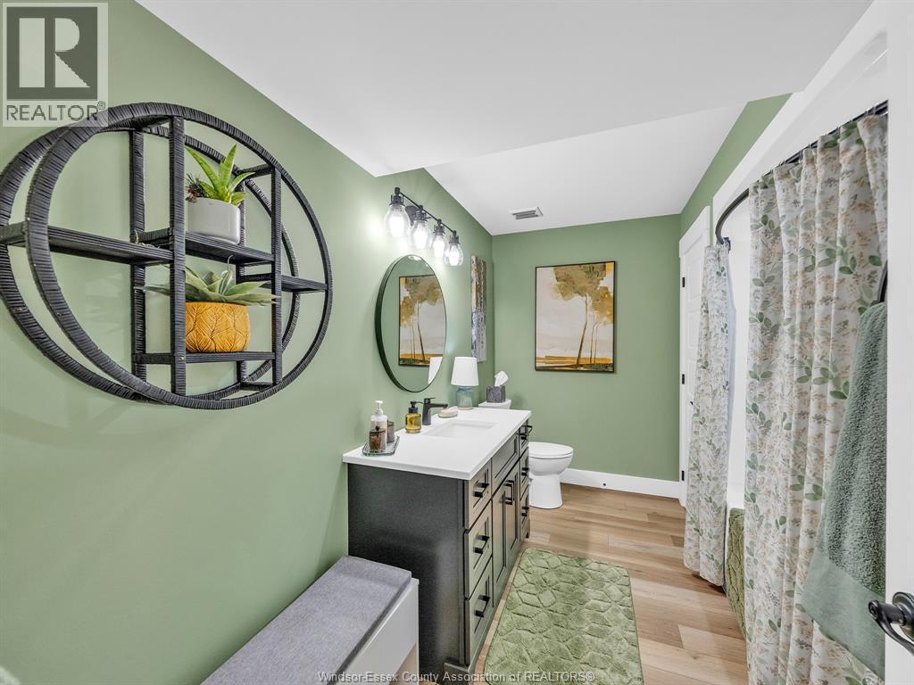 36 MANUEL COURT - 32