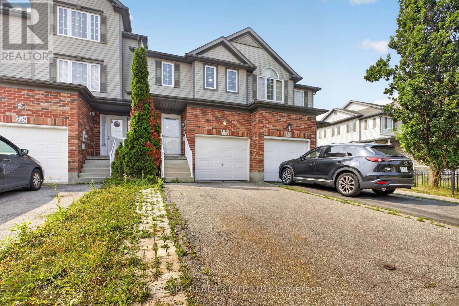 244 SOPHIA CRESCENT — photo 2