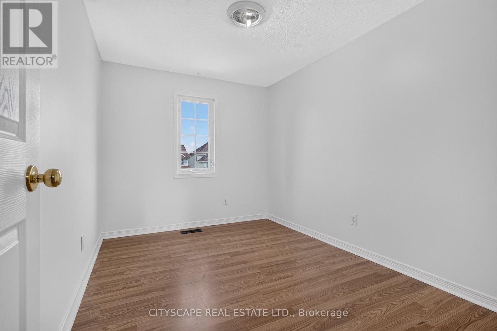 244 SOPHIA CRESCENT - Image 32