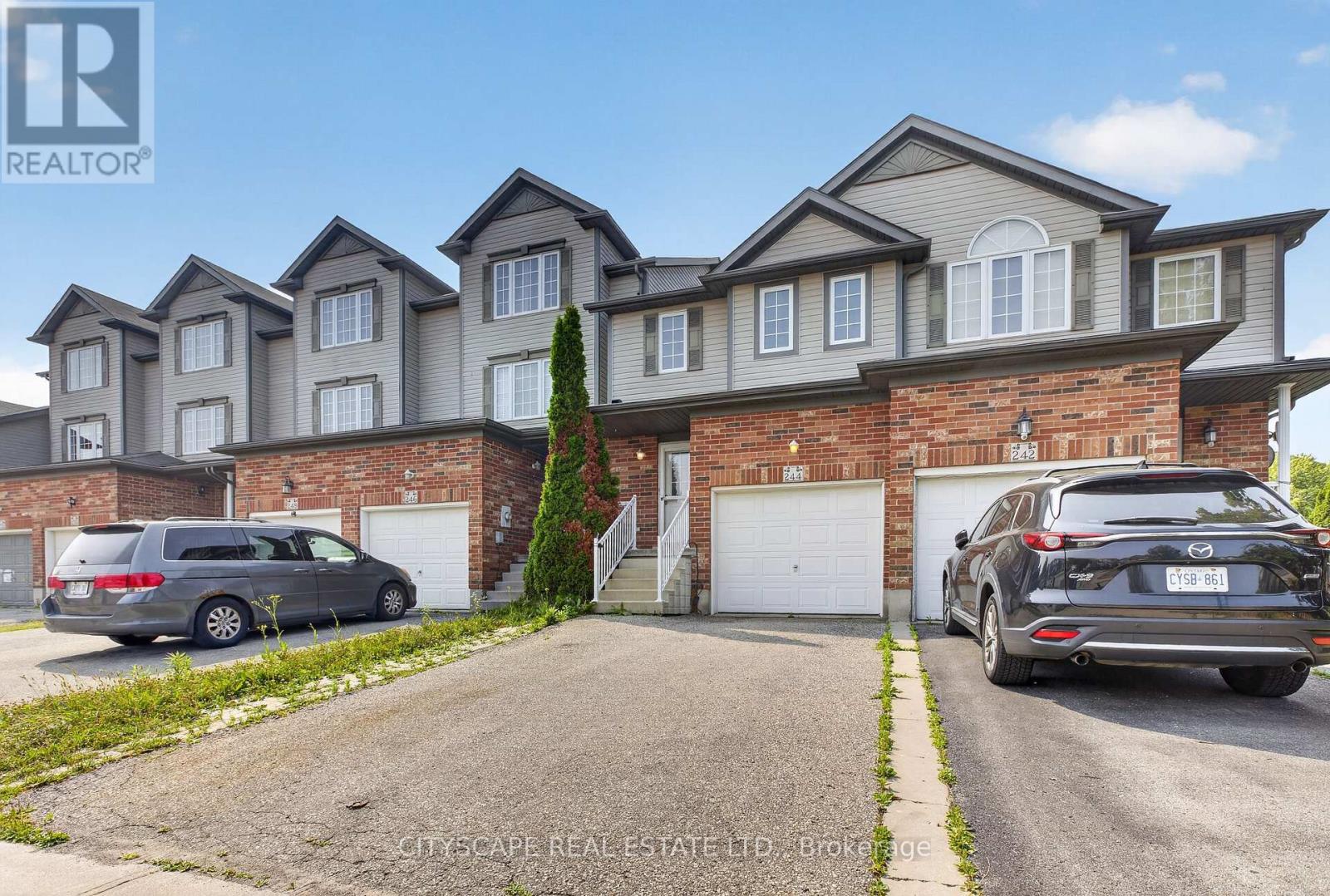 244 SOPHIA CRESCENT — photo 3