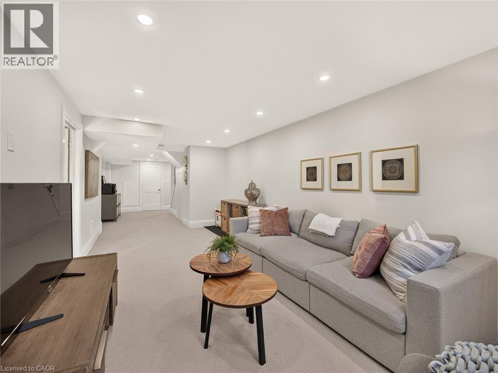 1253 STEPHENSON Drive - Image 31