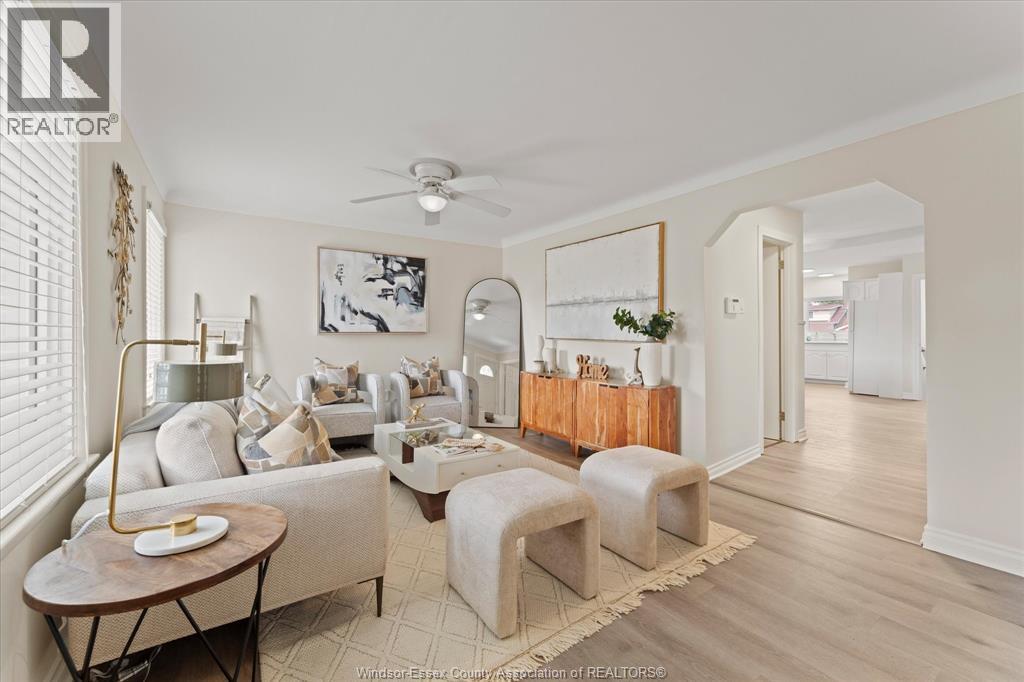 920 LOUIS - Image 3