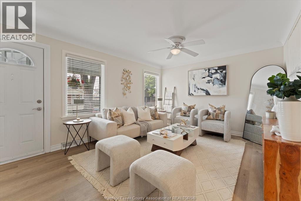920 LOUIS - Image 4