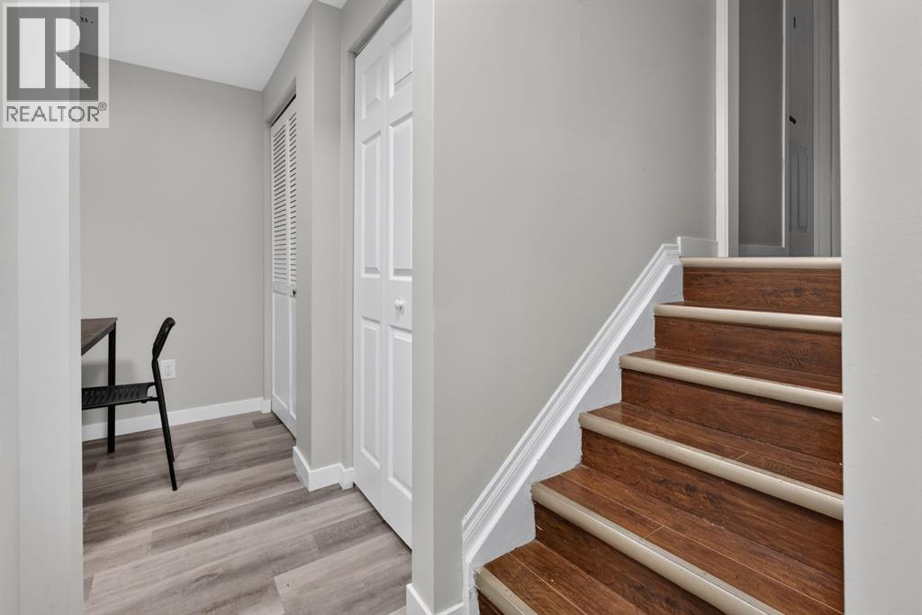319 Rundlelawn Road NE - 21