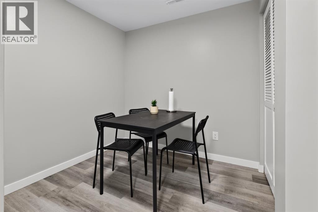319 Rundlelawn Road NE - 22