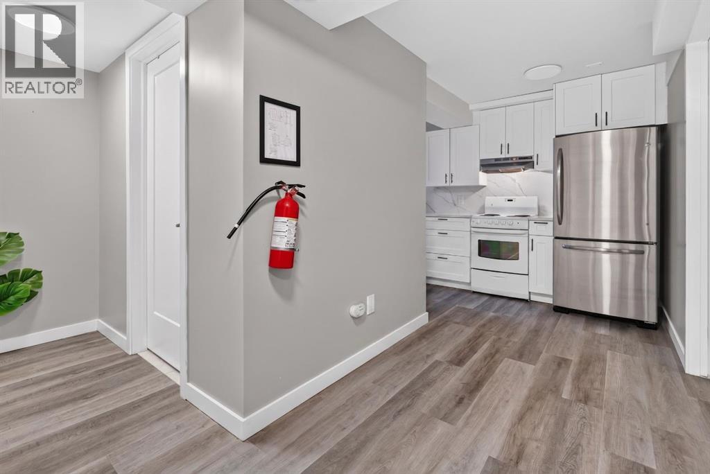 319 Rundlelawn Road NE - 23