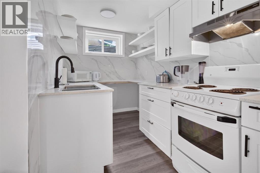 319 Rundlelawn Road NE - 24