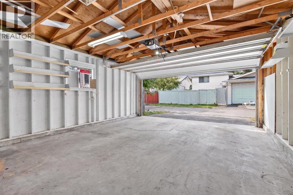 319 Rundlelawn Road NE - 26