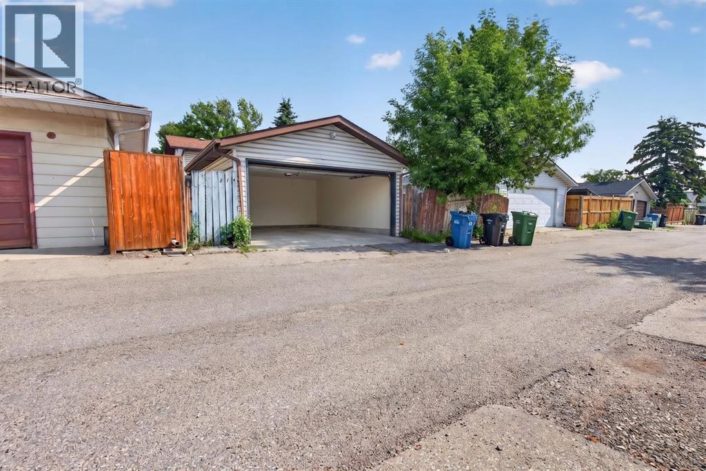 319 Rundlelawn Road NE - 27