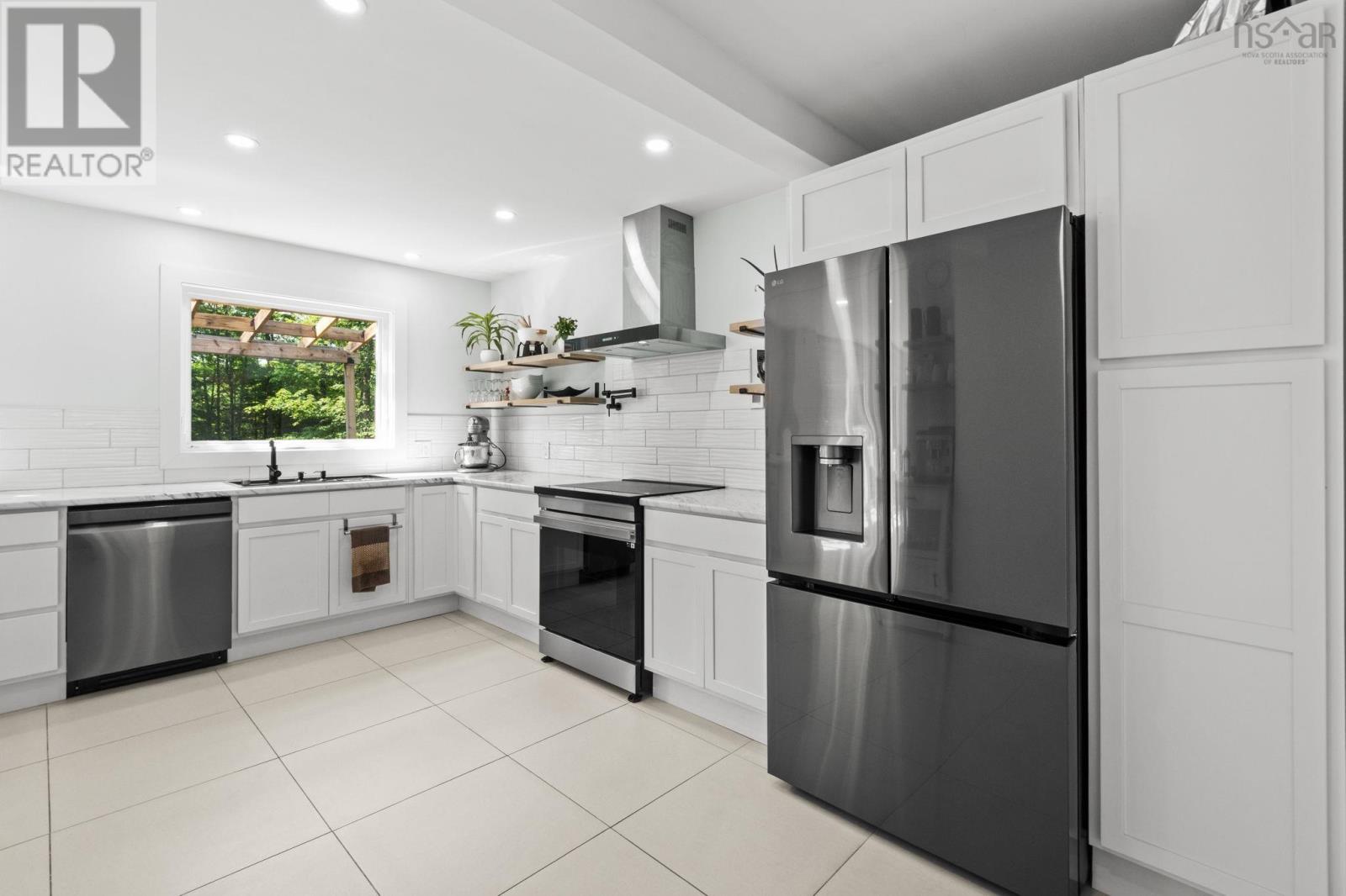 24 Confederation Avenue - 11