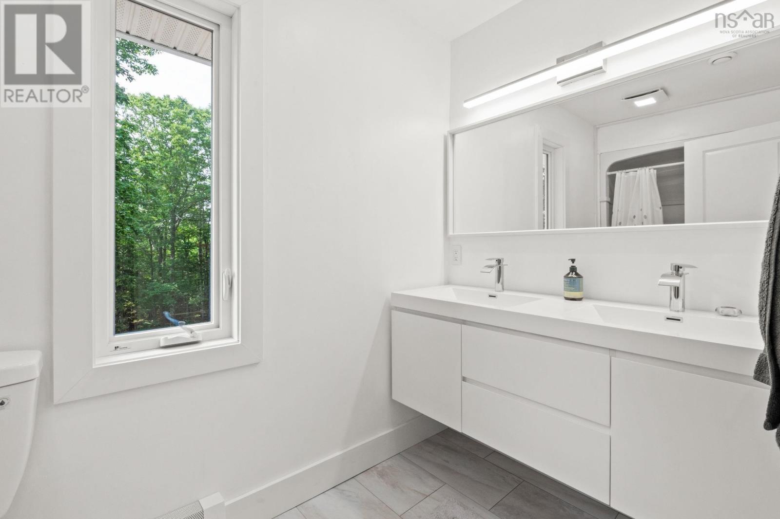24 Confederation Avenue - 22