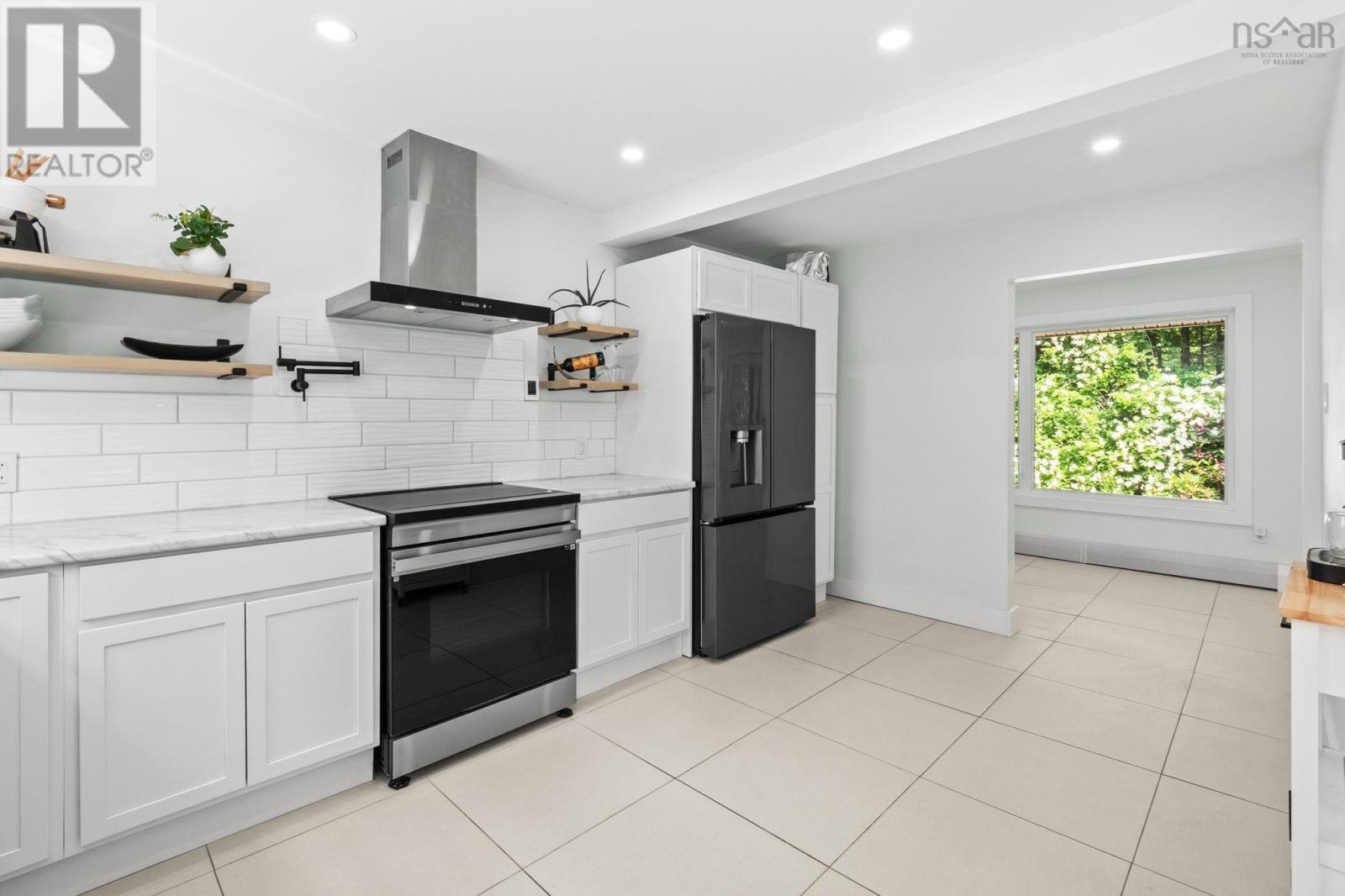 24 Confederation Avenue - 10