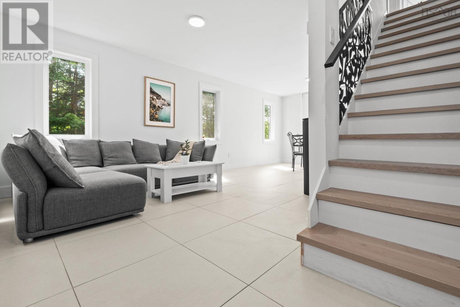 24 Confederation Avenue - 3