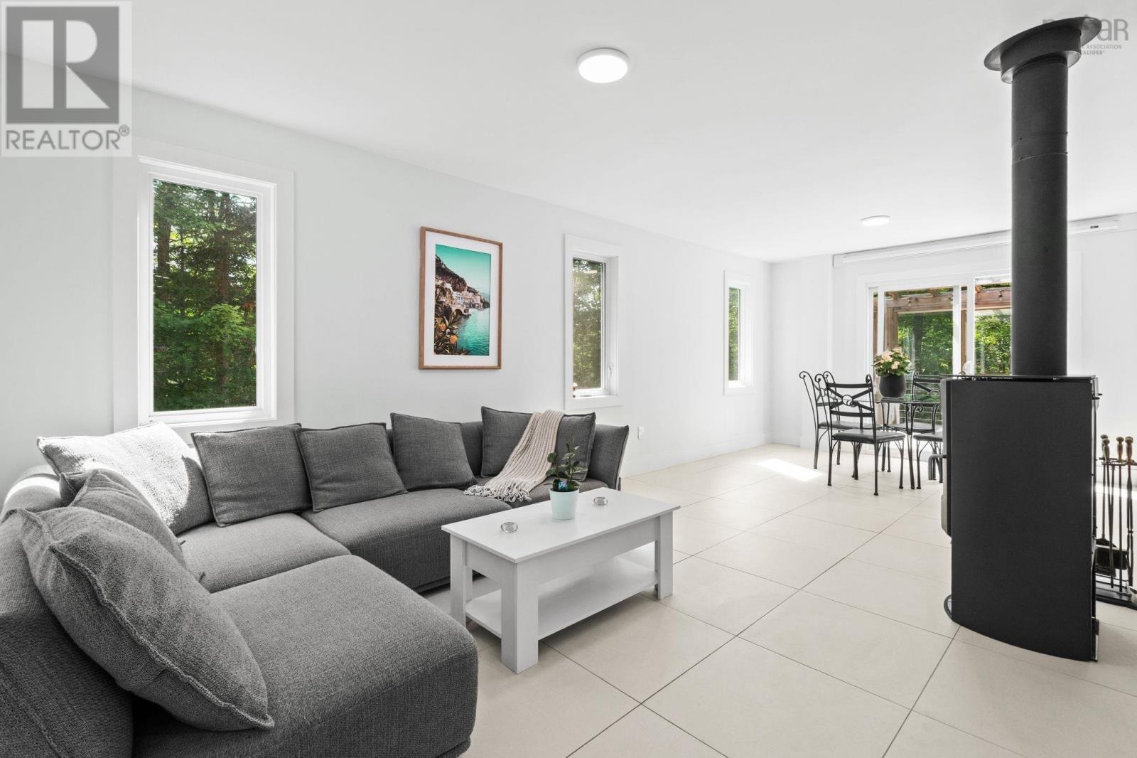 24 Confederation Avenue - 4