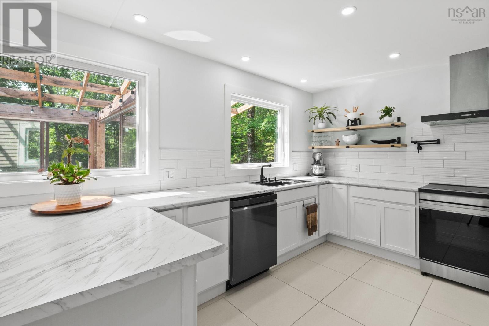 24 Confederation Avenue - 8