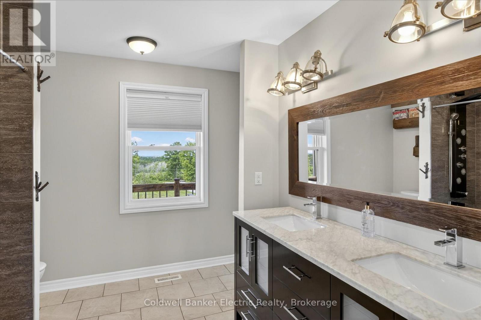 487 11TH CONCESSION W - 12