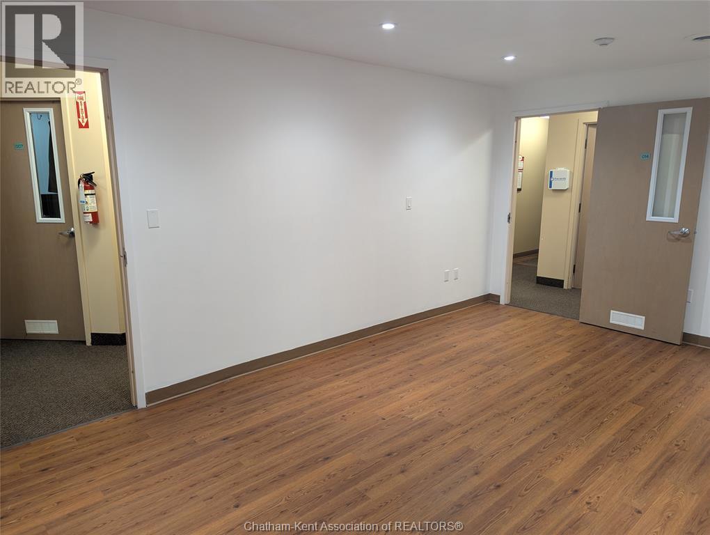425 McNaughton AVENUE West Unit# 14, Chatham — photo 3