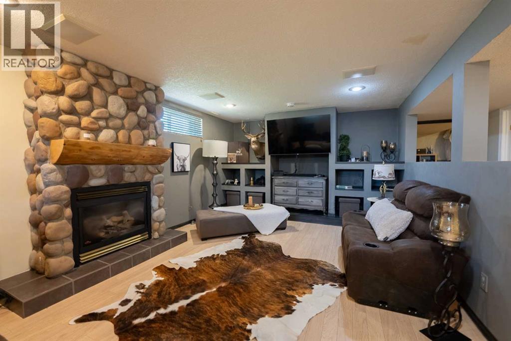 152 Mt Rundle Road W - 24