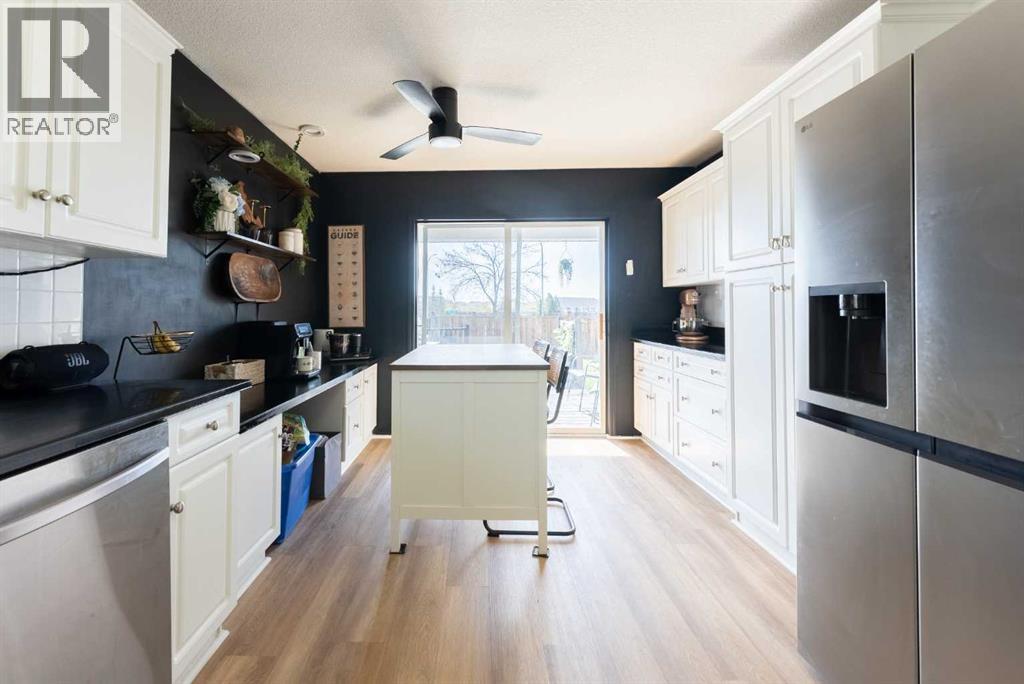 152 Mt Rundle Road W - 13