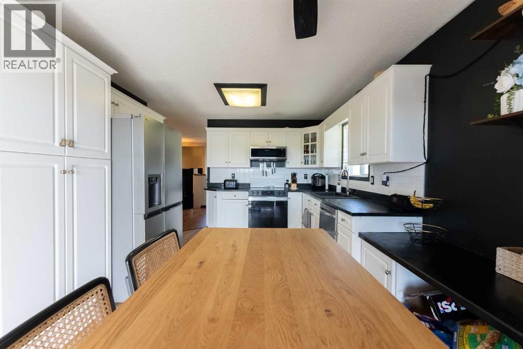 152 Mt Rundle Road W - 15