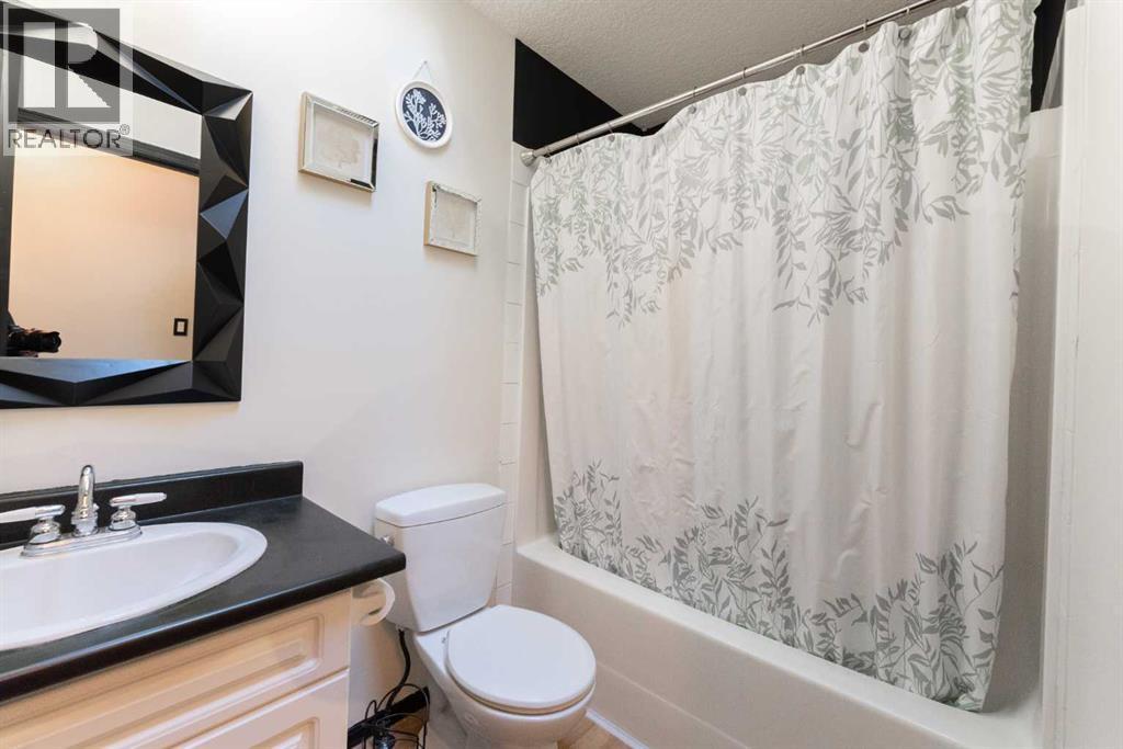 152 Mt Rundle Road W - 20