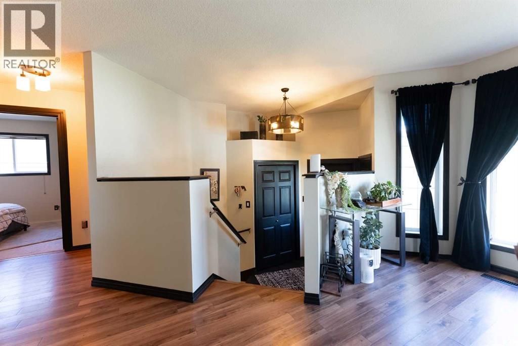 152 Mt Rundle Road W - 11