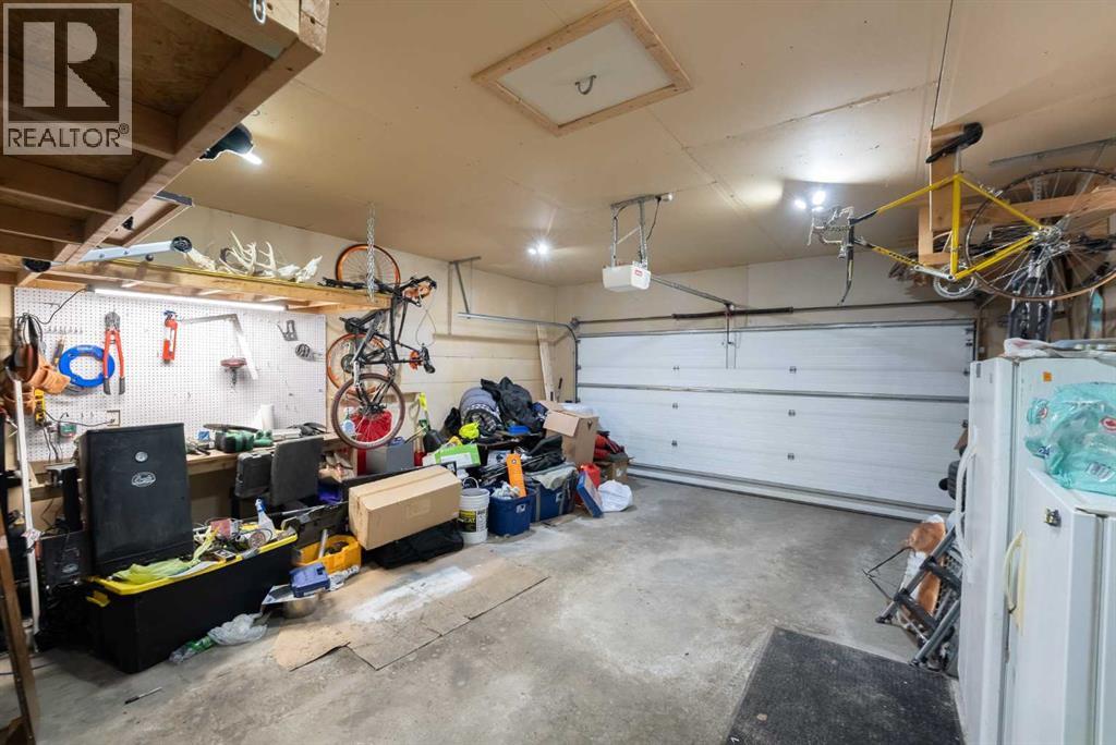 152 Mt Rundle Road W - 30