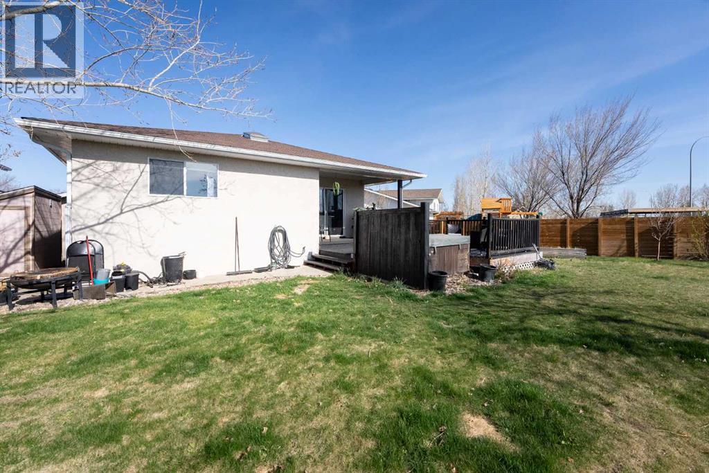 152 Mt Rundle Road W - 35