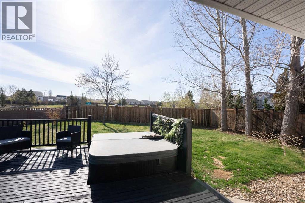 152 Mt Rundle Road W - 31