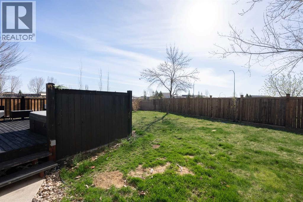 152 Mt Rundle Road W - 34