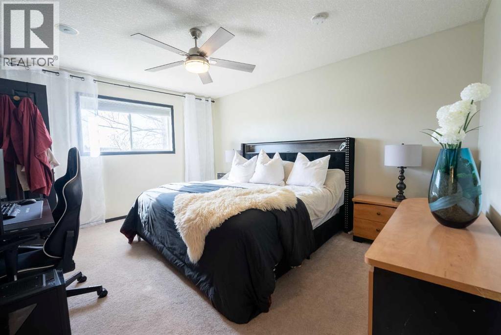 152 Mt Rundle Road W - 22
