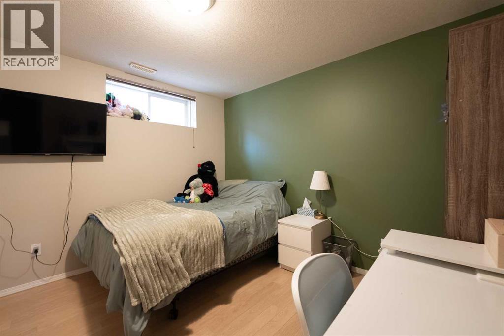152 Mt Rundle Road W - 28