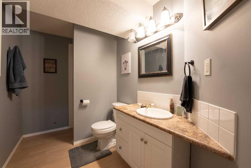 152 Mt Rundle Road W - 27