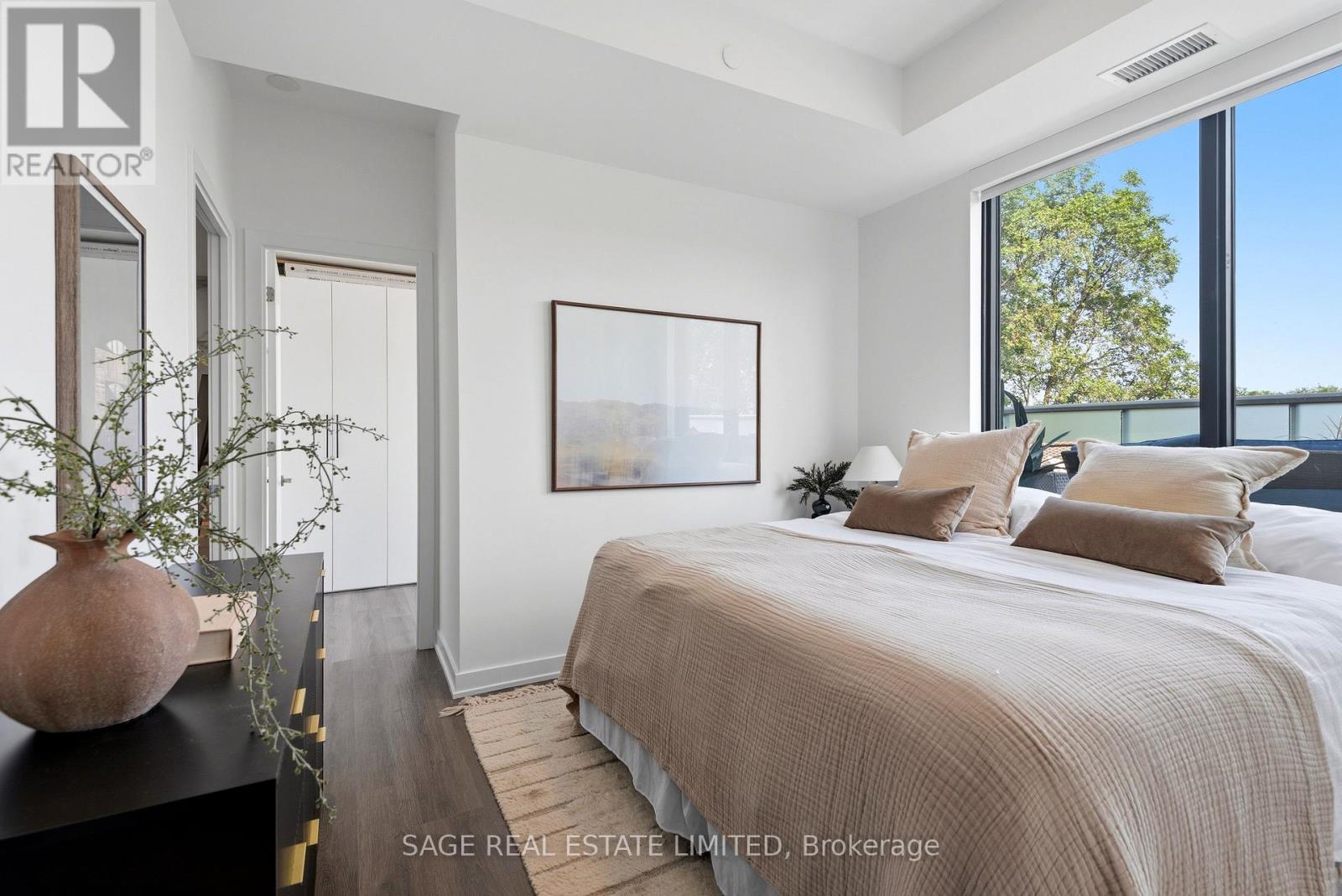 #704 840 ST CLAIR AVENUE W - 13