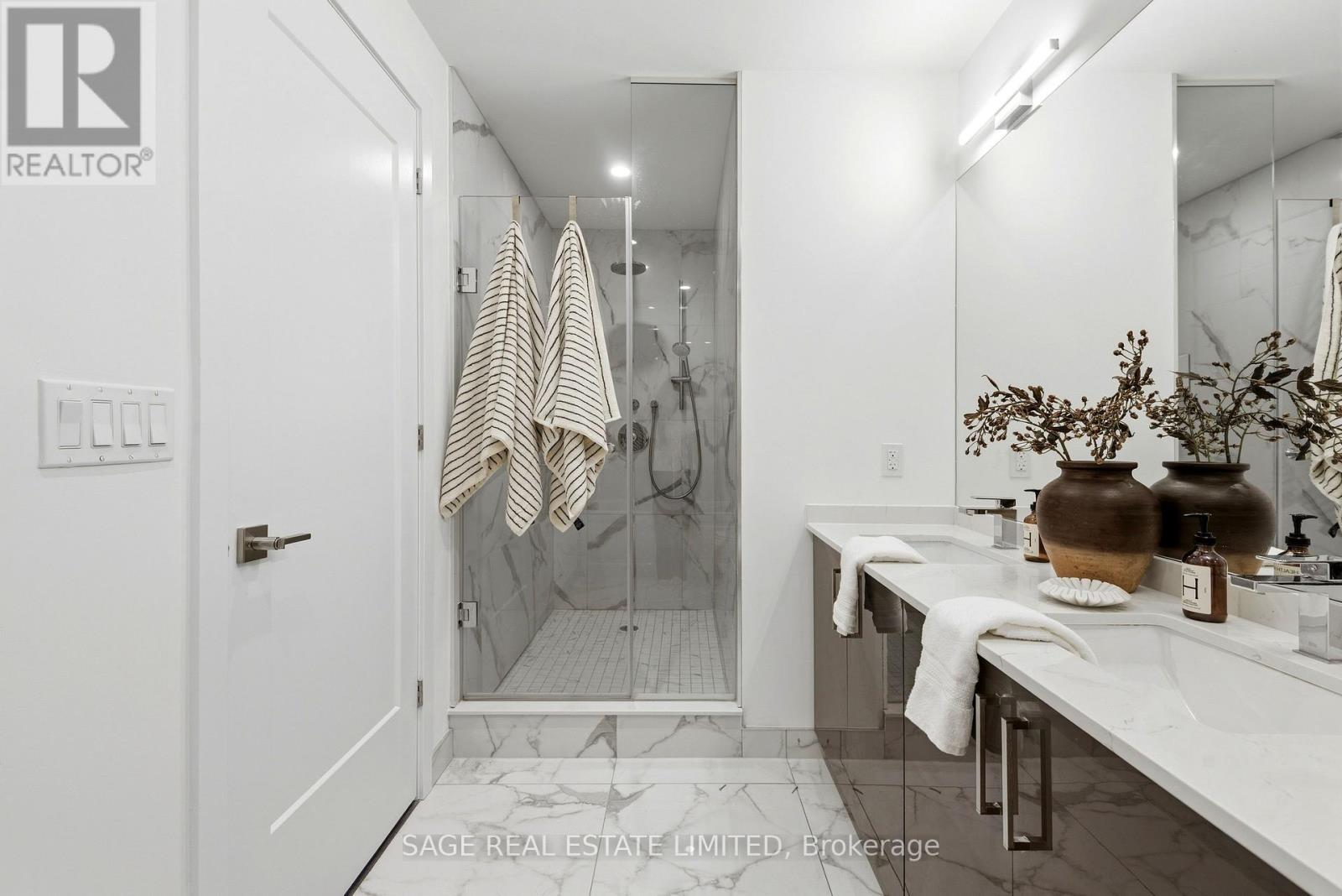 #704 840 ST CLAIR AVENUE W - 14
