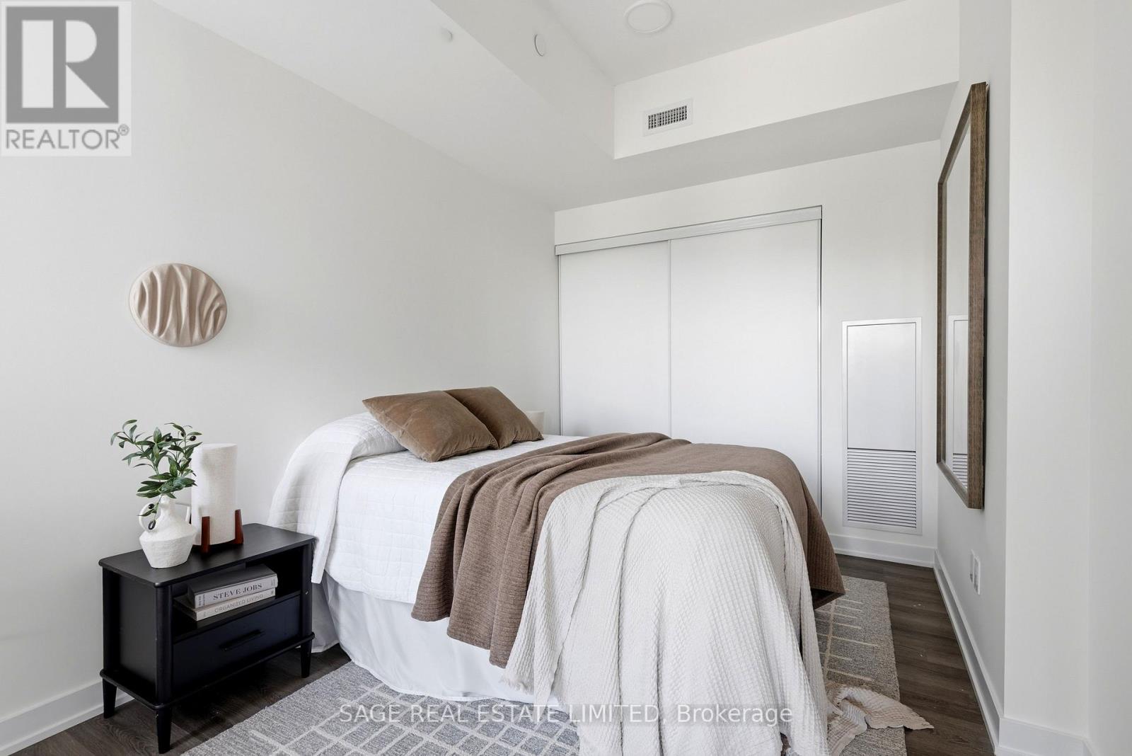 #704 840 ST CLAIR AVENUE W - 17